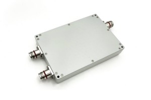 IP67 Low PIM Cavity Combiner funktionnéiert vun 80-520MHz & 694-2700MHz JX-CC2-BK24-4310FLP