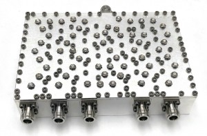 5 Ways Cavity Combiner NF-csatlakozó 824-2570MHz alacsony beillesztési veszteség, kis térfogatú JX-CC5-824M2570M-90N