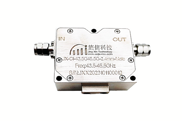 Isolator Ard-Minicíocht Ag Feidhmiú ó 43.5-45.5GHz JX-CI-43.5G45.5G-2.4mm-Fireann